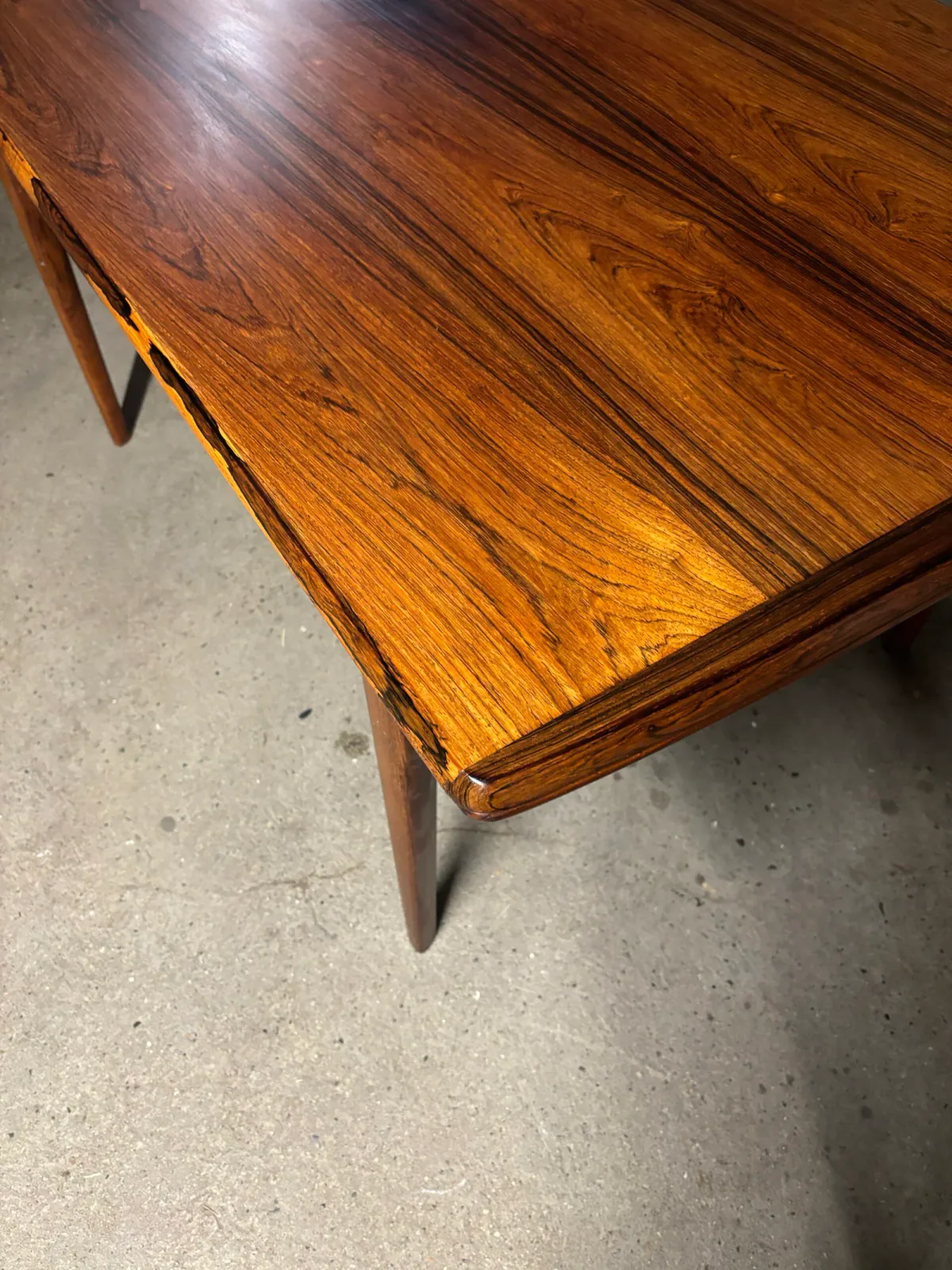 Rosewood dining table designed by Arne Vodder