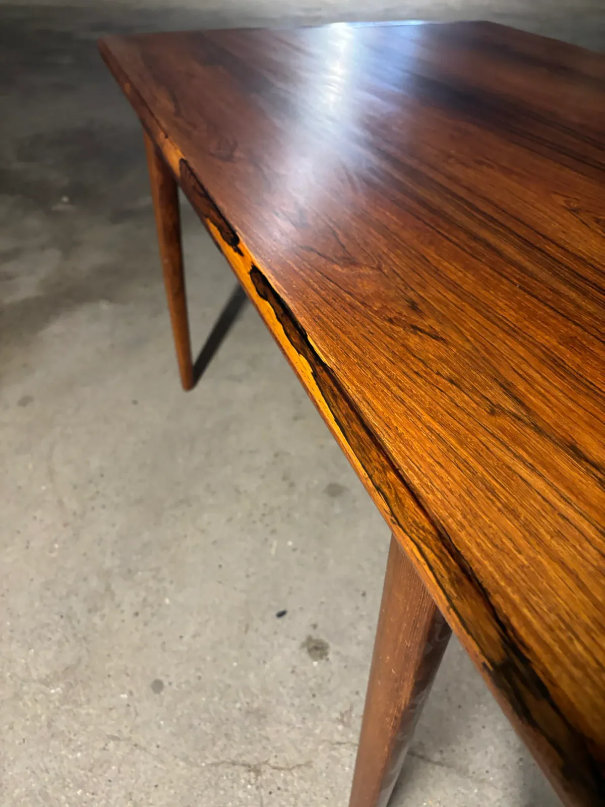 Rosewood dining table designed by Arne Vodder