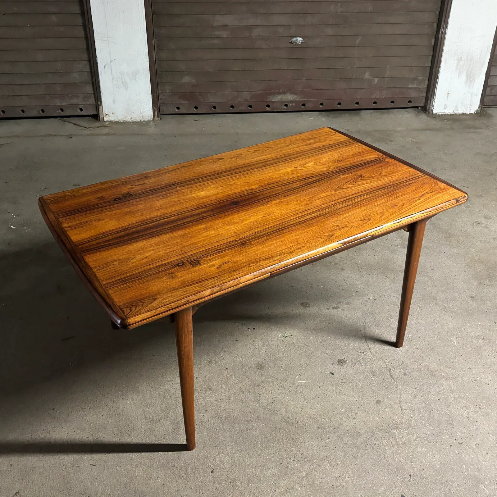Rosewood dining table designed by Arne Vodder