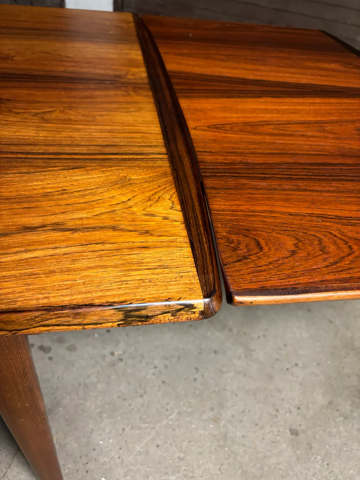 Rosewood dining table designed by Arne Vodder