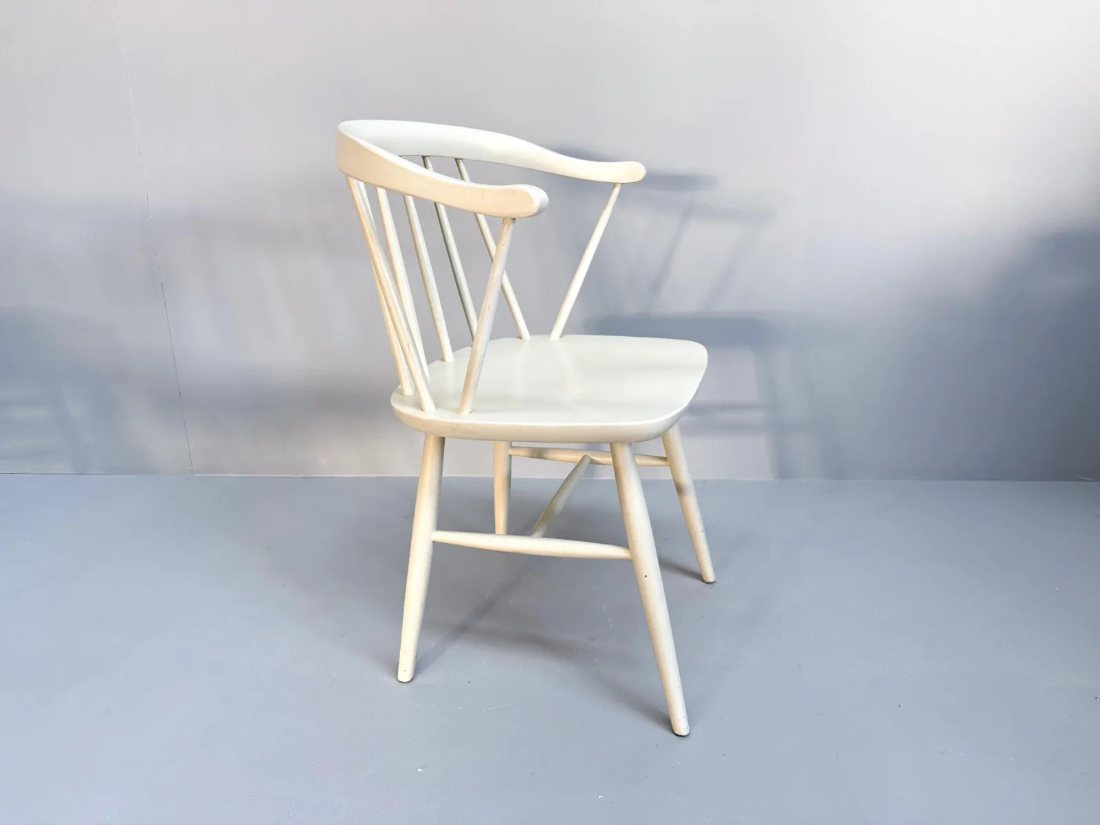 Set of 4 White Lacquered Spindle Chairs, Nesto Sweden, 1960s